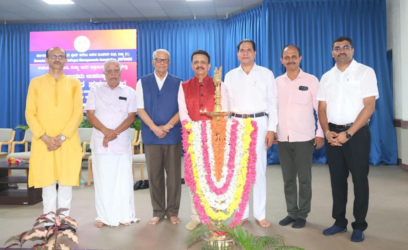 ಕರ್ನಾಟಕ ಅನುದಾನ ರಹಿತ ಪದವಿ ಪೂರ್ವ ಕಾಲೇಜು ಆಡಳಿತ ಮಂಡಳಿಗಳ ಸಂಘ, ಕುಪ್ಮಾ (ರಿ.) ಉತ್ತಮ ಉಪನ್ಯಾಸಕ ಪ್ರಶಸ್ತಿ ಪ್ರದಾನ