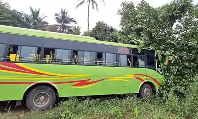 ದಿಢೀರ್ ಅಸ್ವಸ್ಥತೆಯ ನಡುವೆಯು ಸಮಯಪ್ರಜ್ಞೆ ಮೆರೆದ ಬಸ್ ಚಾಲಕ; ಪ್ರಯಾಣಿಕರು ಪಾರು