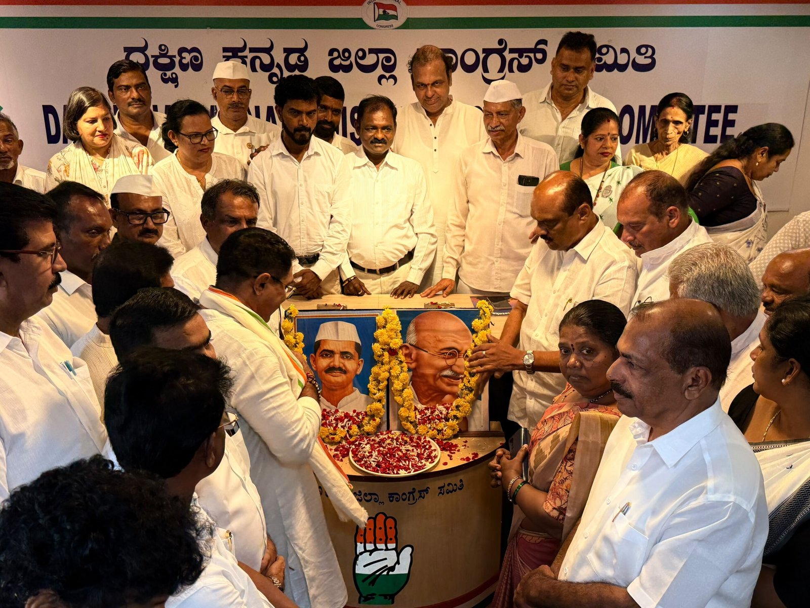 ಮಹಾತ್ಮರ ಚಿಂತನೆ ಜೀವನದಲ್ಲಿ ಅಳವಡಿಸೋಣ: ಕೆಪಿಸಿಸಿ ಕಾರ್ಯಾಧ್ಯಕ್ಷ ಮಂಜುನಾಥ ಭಂಡಾರಿ ಕರೆ