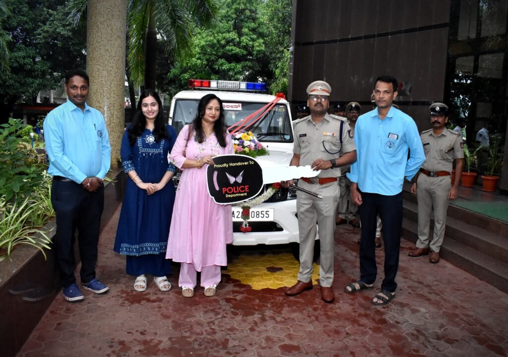 ಉಡುಪಿ ಜಿಲ್ಲಾ ಪೊಲೀಸ್ ಇಲಾಖೆಗೆ CSR ನಿಧಿಯಡಿ ಬೊಲೆರೋ ಜೀಪ್ ಕೊಡುಗೆ: ಮಲ್ಪೆ ಮಣಿಪಾಲ್ ವೆಂಚರ್ಸ್ ನಿರ್ದೇಶಕಿ ಸುಪ್ರಿಯಾ ಪ್ರಮೋದ್ ರಾಜ್ ಅವರಿಂದ ಹಸ್ತಾಂತರ