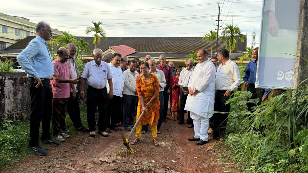ಶಿರ್ವ ಗ್ರಾಮ ಪಂಚಾಯತ್ ವ್ಯಾಪ್ತಿಯ ಸಾವುದ್ ಅಮ್ಮನವರ ಸಭಾಭವನದ ಎದುರಿನ ರಸ್ತೆ ಕಾಂಕ್ರೀಟ್ ಕರಣಕ್ಕೆ ಶಂಕುಸ್ಥಾಪನೆ