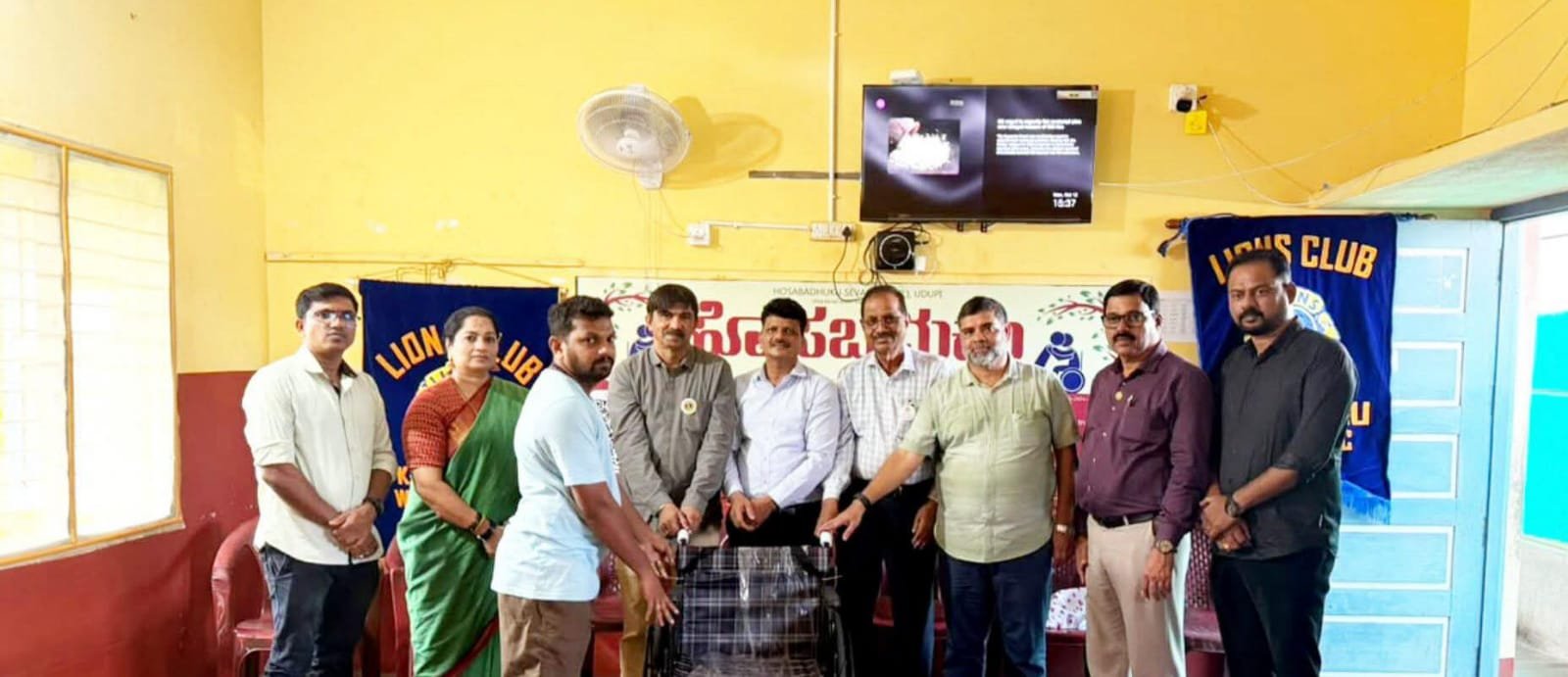 ಲಯನ್ಸ್ ಕ್ಲಬ್ ಕುಂದಾಪುರ ವೆಯ್ಟ್ ಝೋನ್ ವತಿಯಿಂದ ಸಾಲಿಗ್ರಾಮ ದ ಹೊಸಬದುಕು ಆಶ್ರಮ ಕ್ಕೆ ವೀಲ್ ಚೇರ್ ಹಸ್ತಾಂತರ.